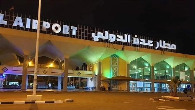 الحوثيون يدعون إلى إخلاء مطار عدن فوراً بسبب طائرة شحن سعودية